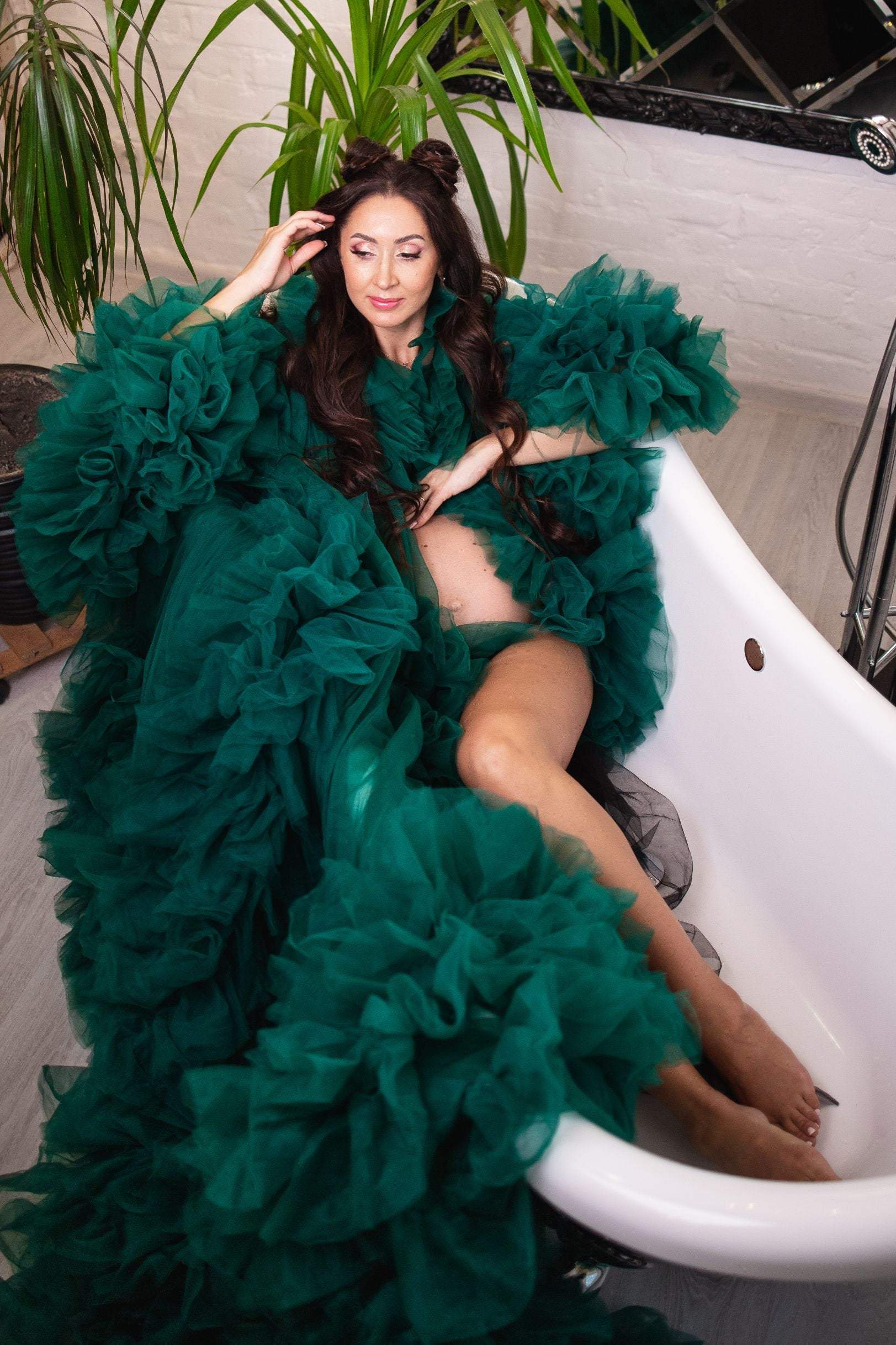 Matchinglook Gold Feather Cape, Maternity Photoshoot Robe, Feather Robe, Boudoir Robe, Pregnancy Robe, Erotic Robe, Maternity Boudoir Dress, Luxury Robe Green